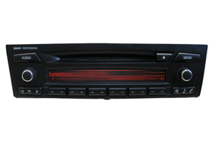 BMW X3 - Pixelfehler CD Radio Professional vor der Reparatur